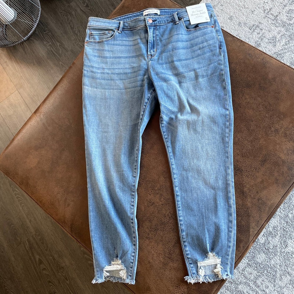 Abercrombie and Fitch The Super Skinny Ankle Mid Rise / Size 35.